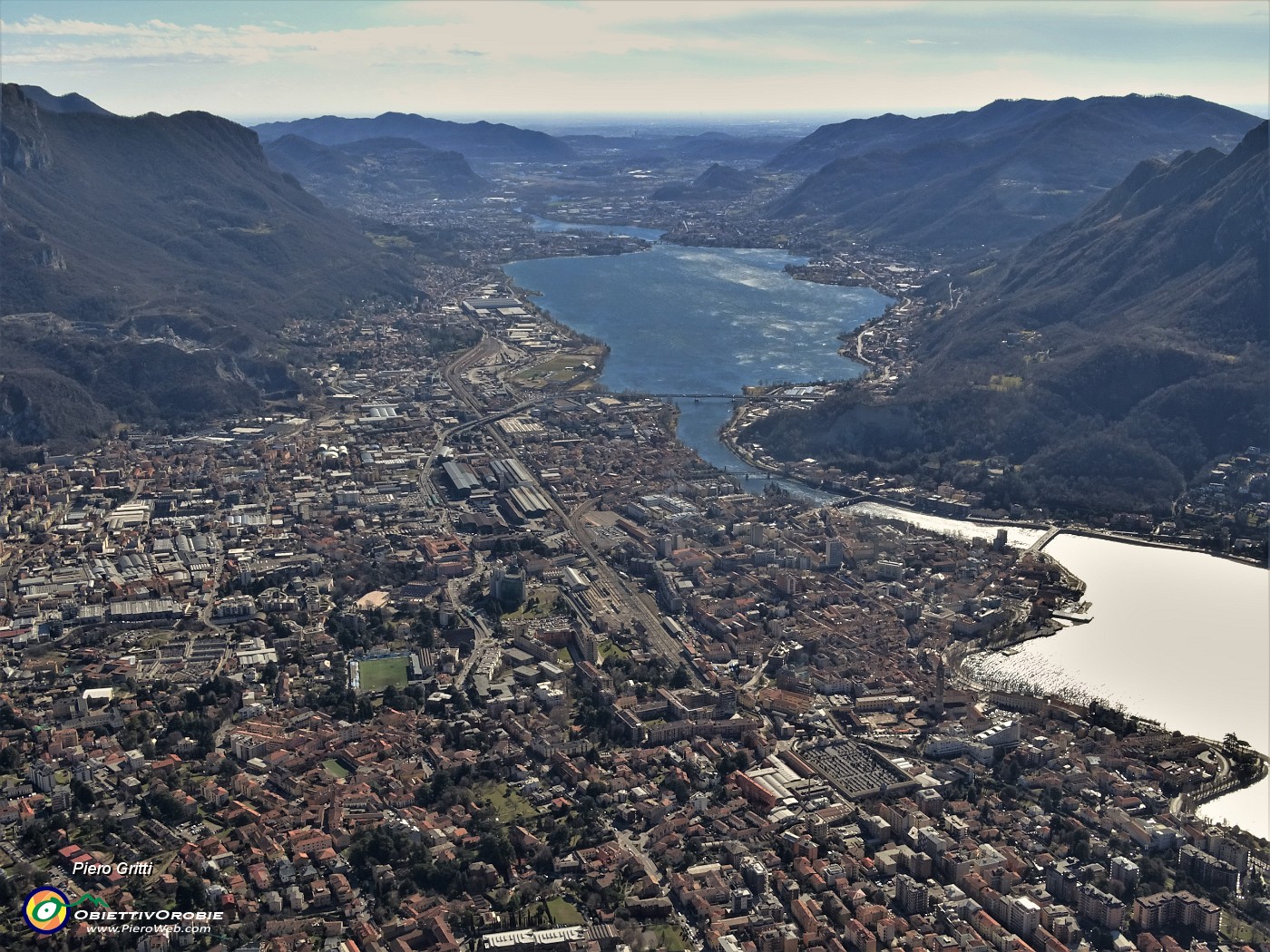 41 Il forte vento spazza i laghi di Lecco.JPG